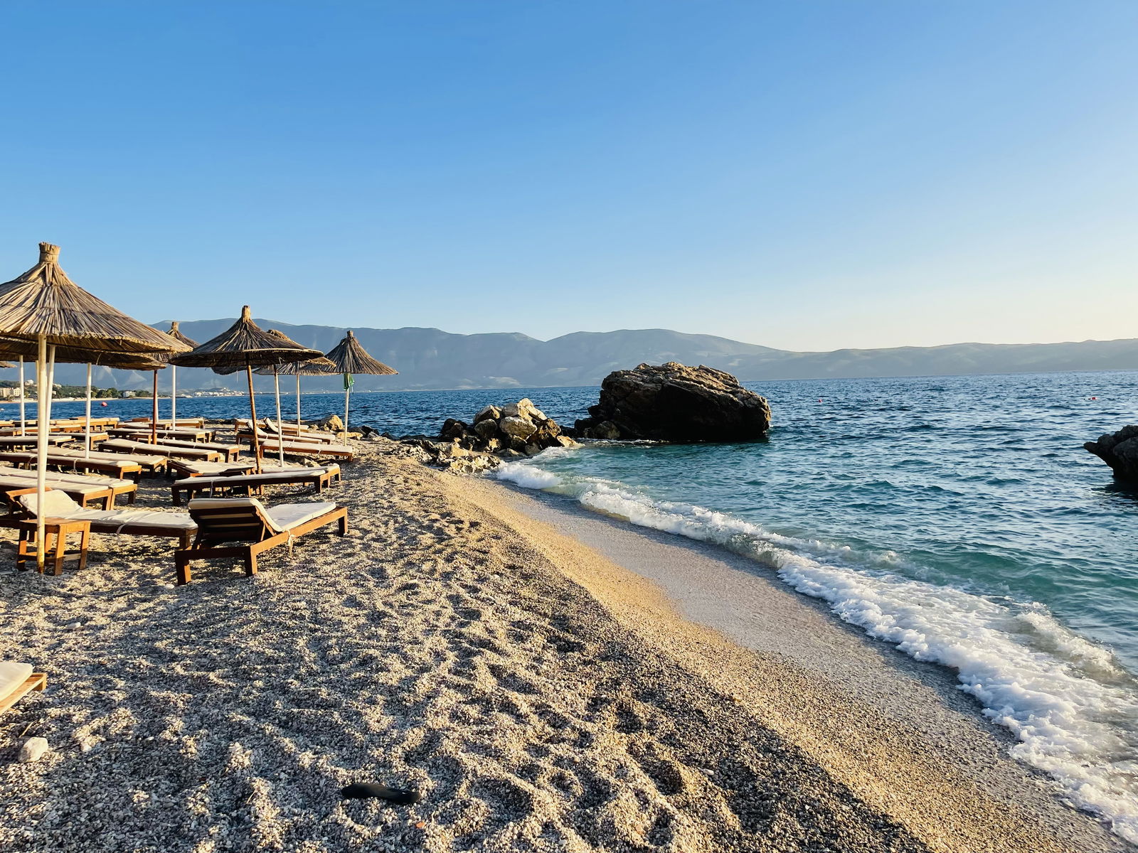 Kristallblaues Meer in Griechenland