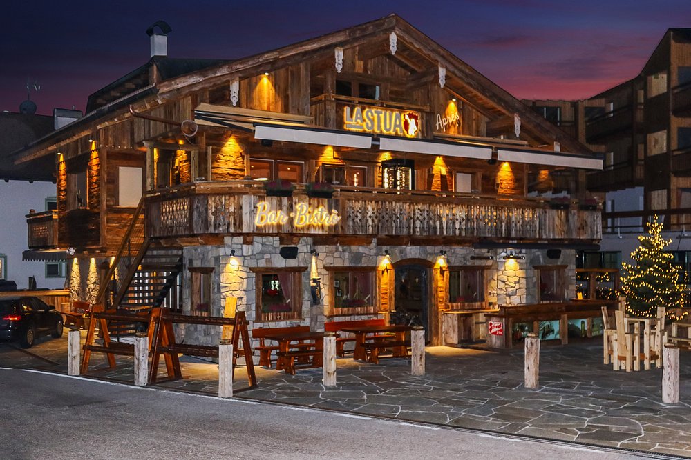 Voorkant van een restaurant in Italie wintersportgebied