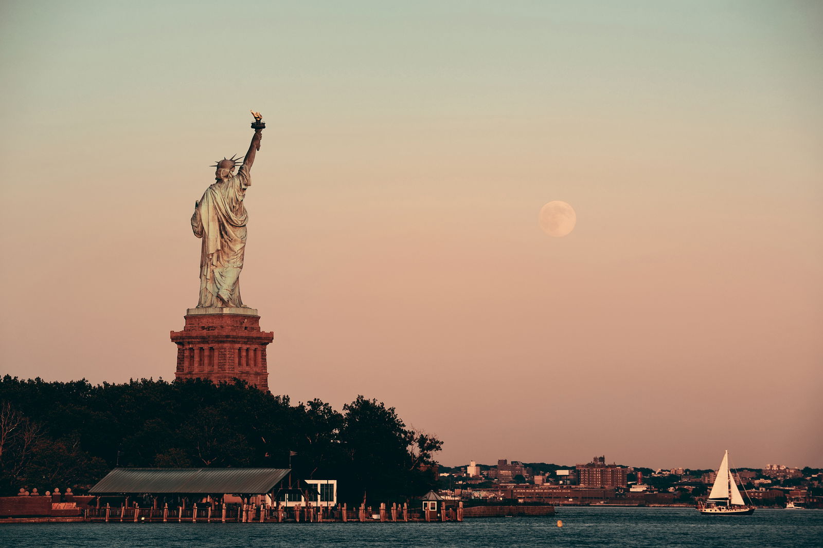Statue liberty full moon
