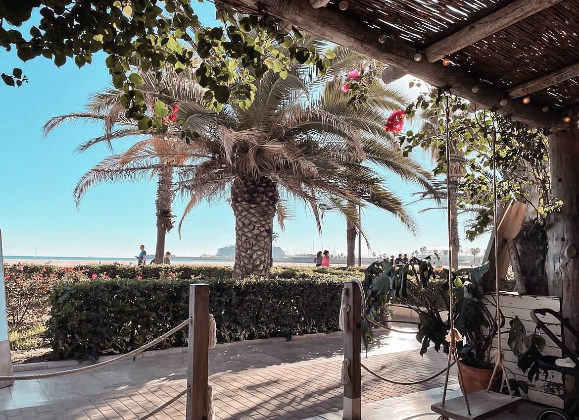 Uitzicht op het strand van een restaurant in Valencia