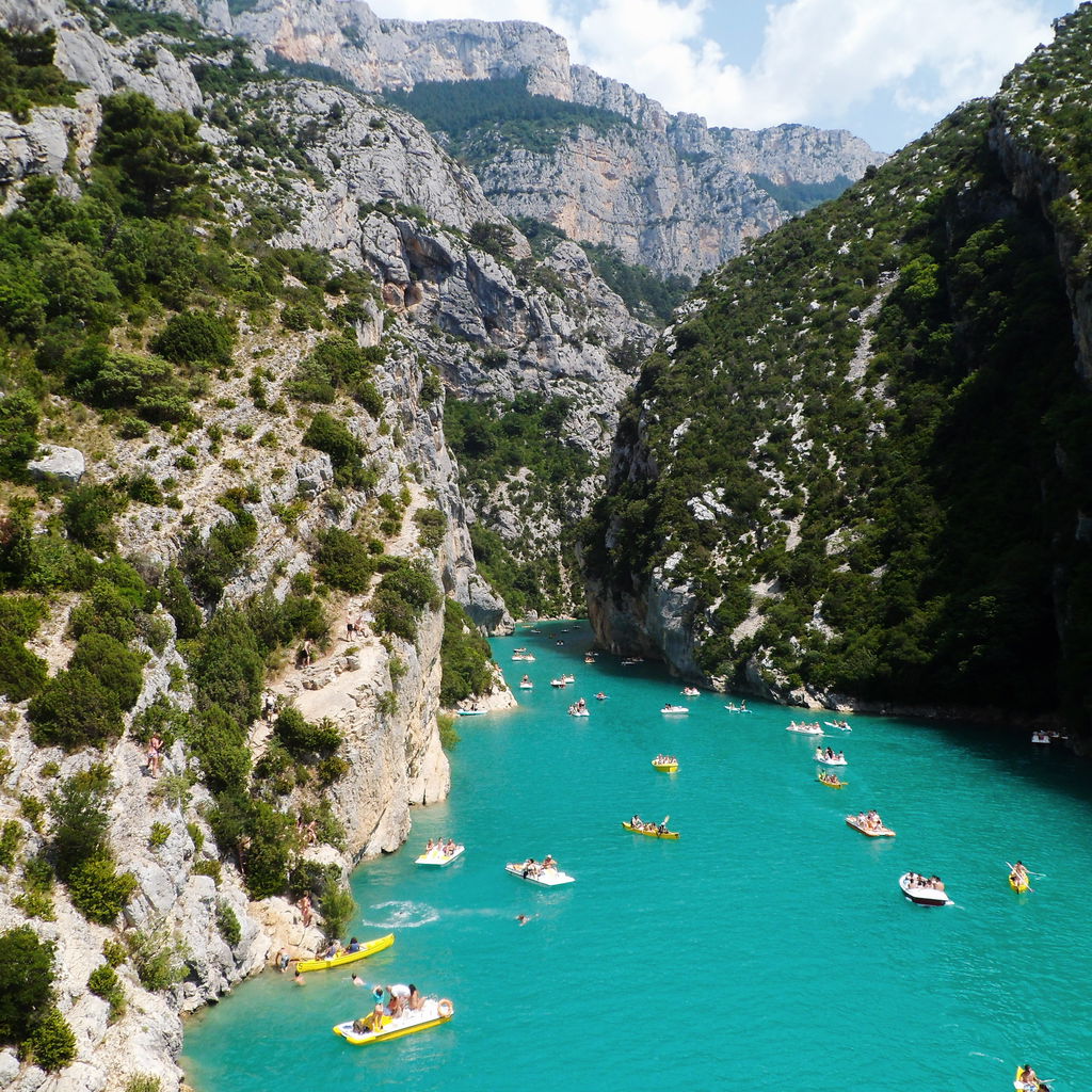 Scenic view sea mountains