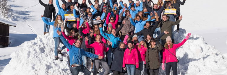 Teamfoto van chaletstaf in Oostenrijk