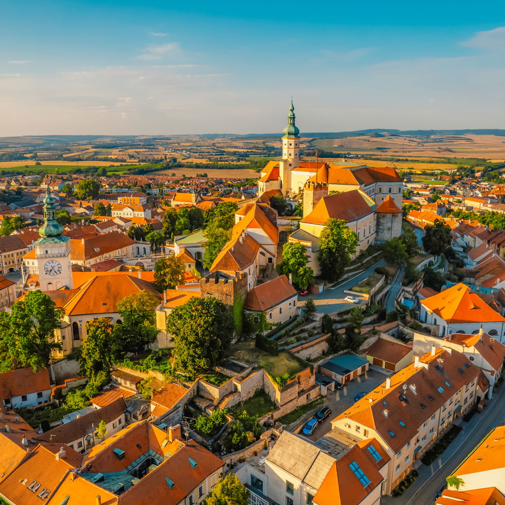 Kasteel Mikulov, gelegen in Zuid-Moravië, Tsjechië, een van de belangrijkste kastelen in de regio
