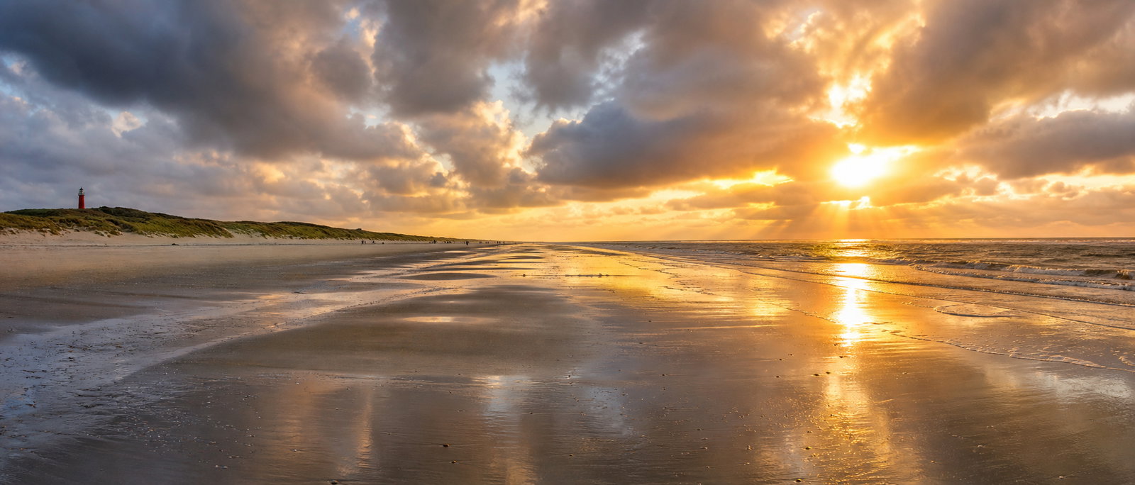 Panoramablick auf Schiermonnikoog bei Sonnenuntergang