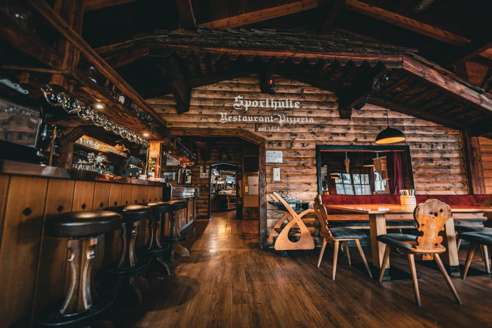 Interieur van een pizzeria in Italie wintersportgebied