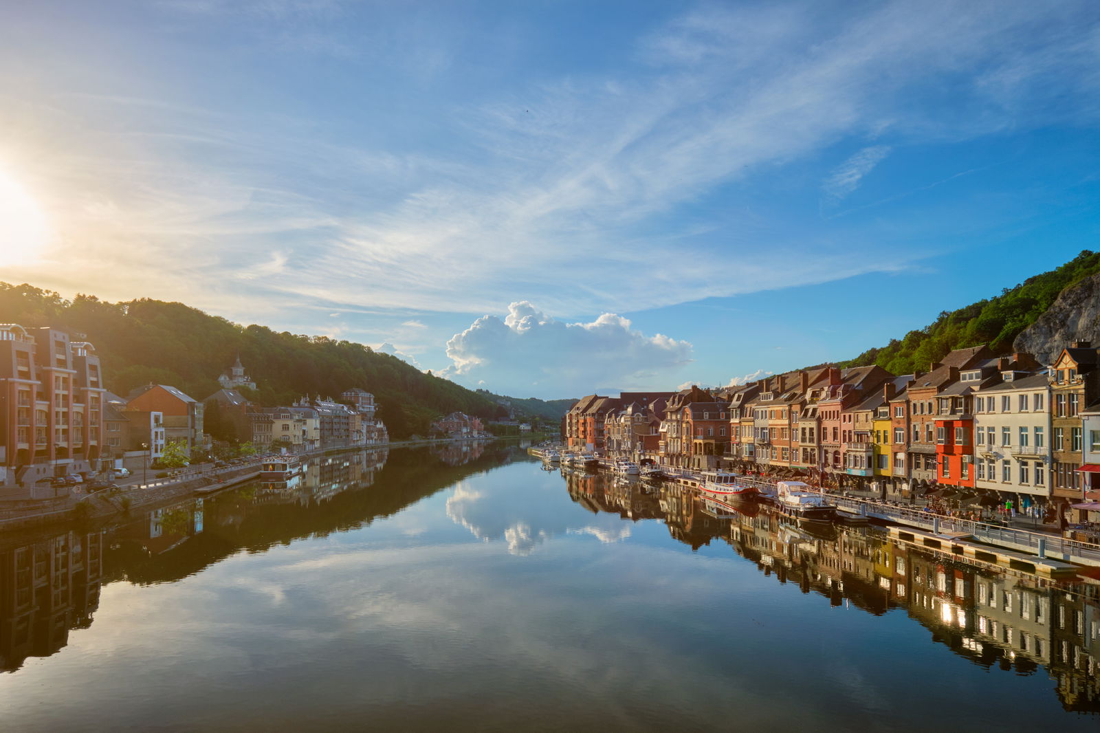 Uitzicht op de stad Dinant en rivier 