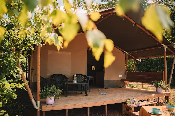 Tent op een camping in Duitsland