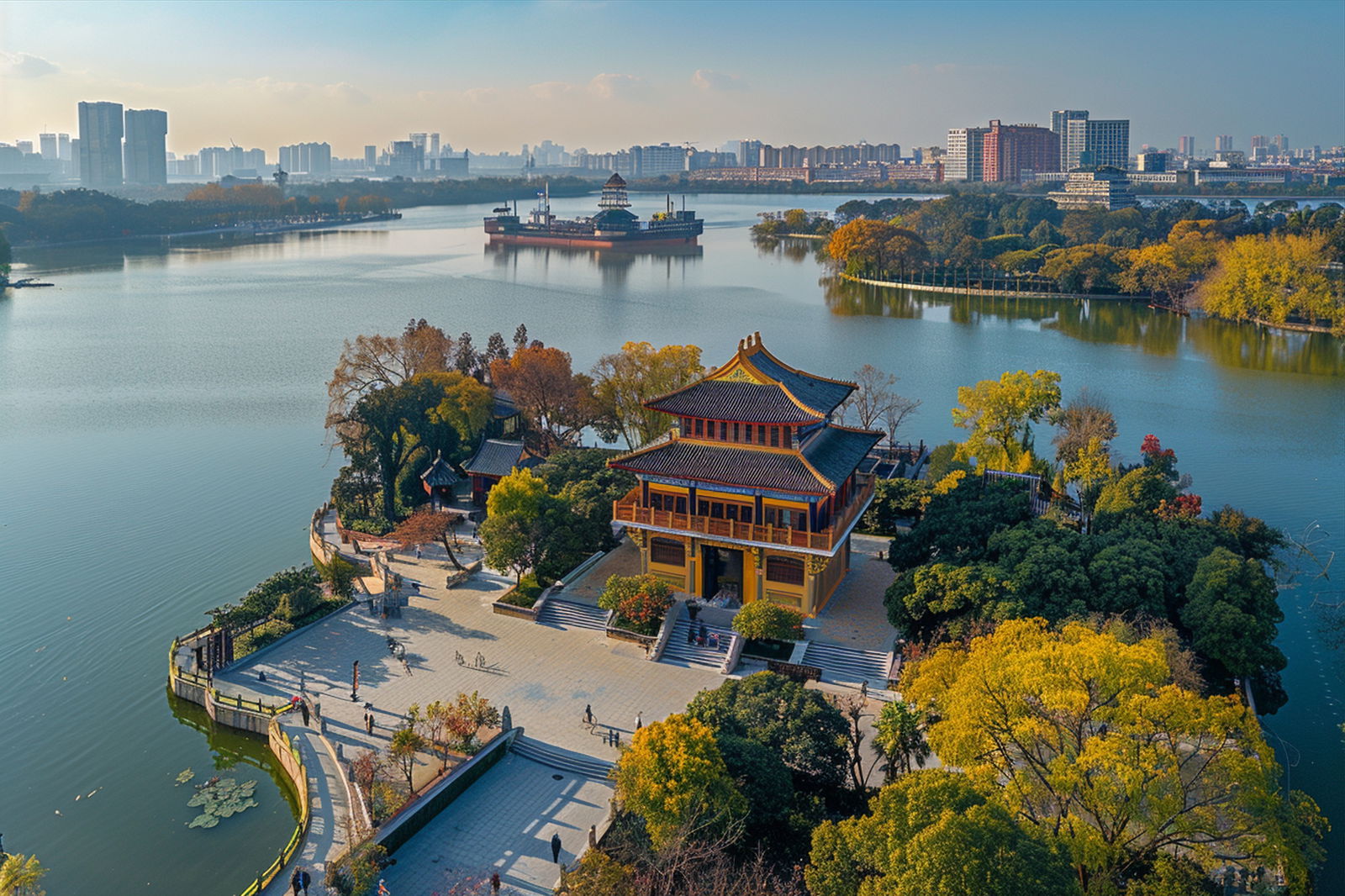 Schitterend uitzicht op Hanting Lake in Shanghai bij zonsondergang, met reflecties van de skyline in het kalme water