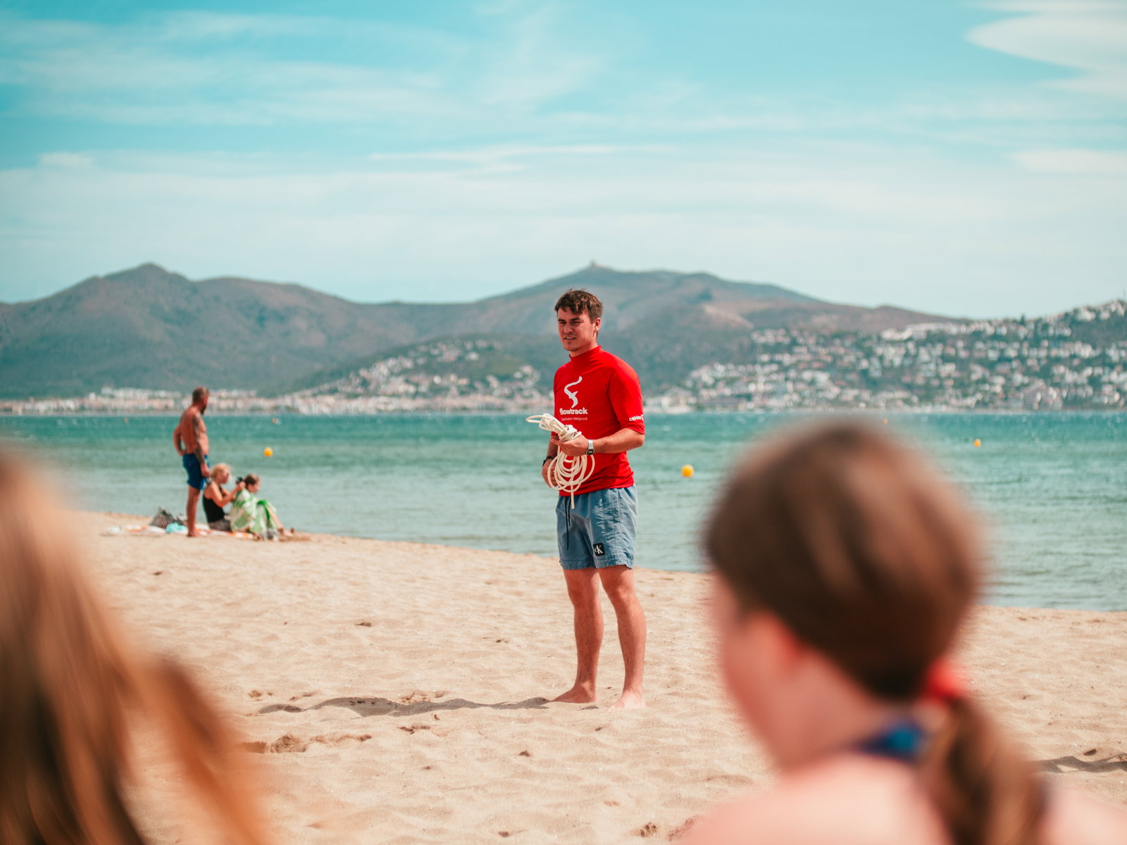 Instructeur op het strand